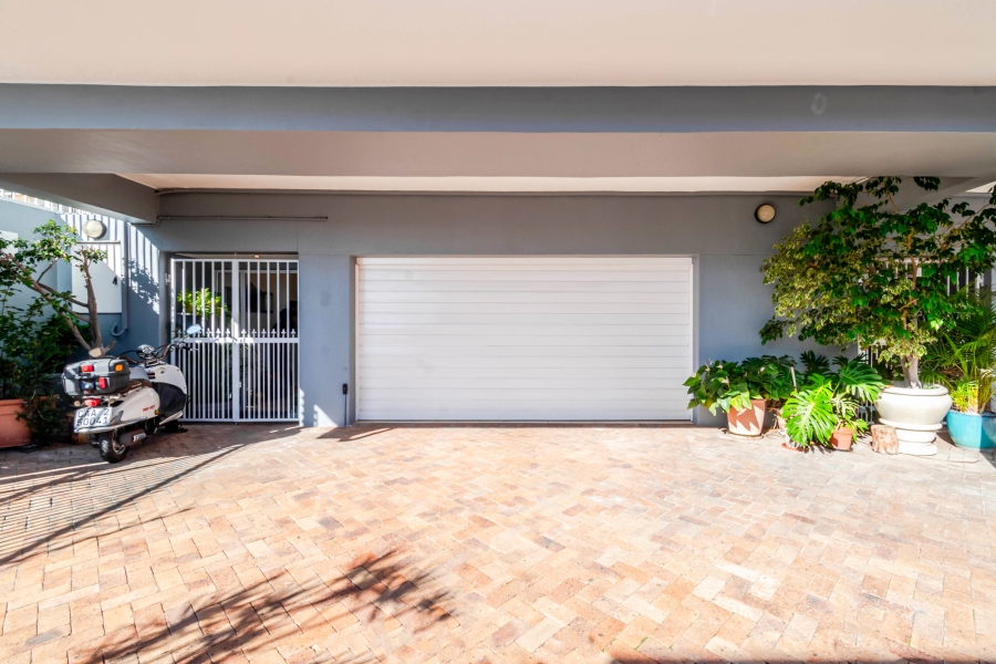 3 Bedroom Property for Sale in Sea Point Western Cape